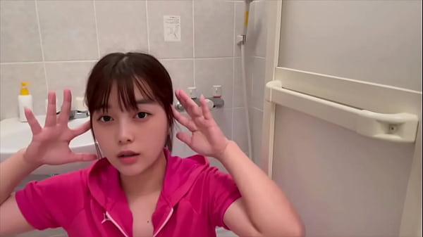 学校では大人しい大学生だけど家では至る所でオナニーしちゃう発情まっさかりの女子大生のオナニー。